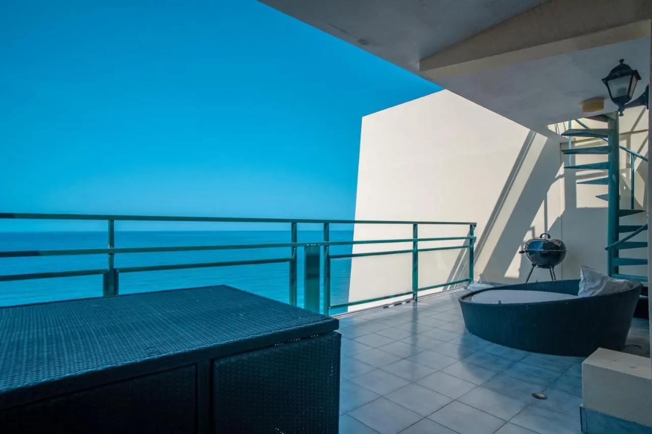 Iconic Penthouse Apartment 706 On Beach Фуншал